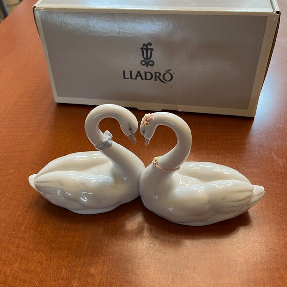 LLADRO ENDLESS LOVE FIGURINE #06585 NEW IN BOX MADE IN SPAIN - Picture 3 of 15